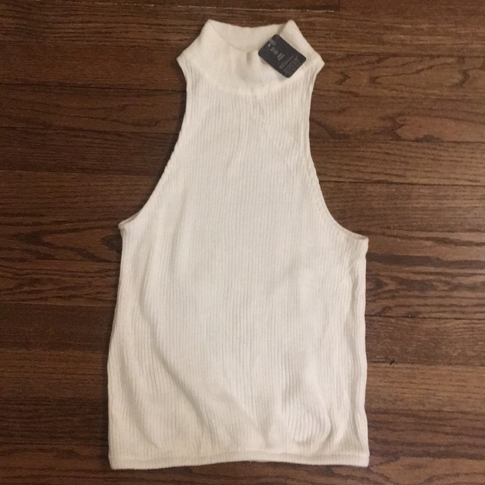 🌈NWT Urban Renewal sweater tank!